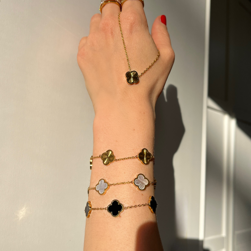 Clover Perlmutt White Armband