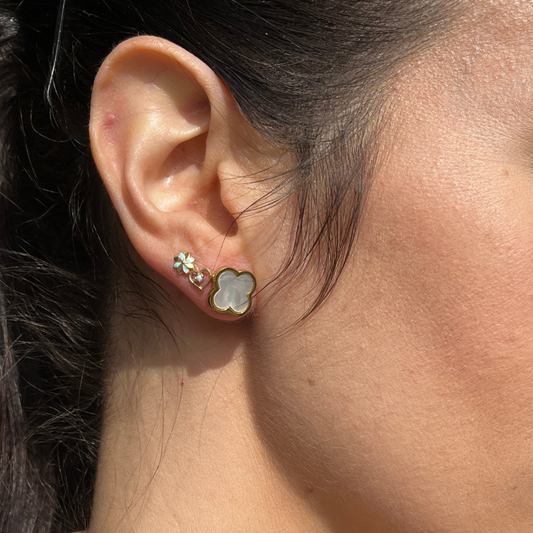 Clover Perlmutt White Ohrstecker